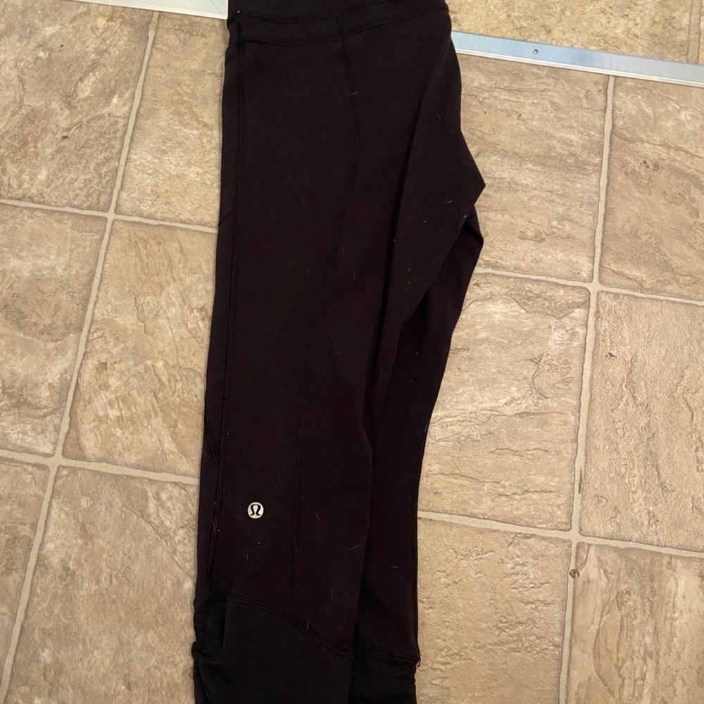 Lululemon black crops size 10
